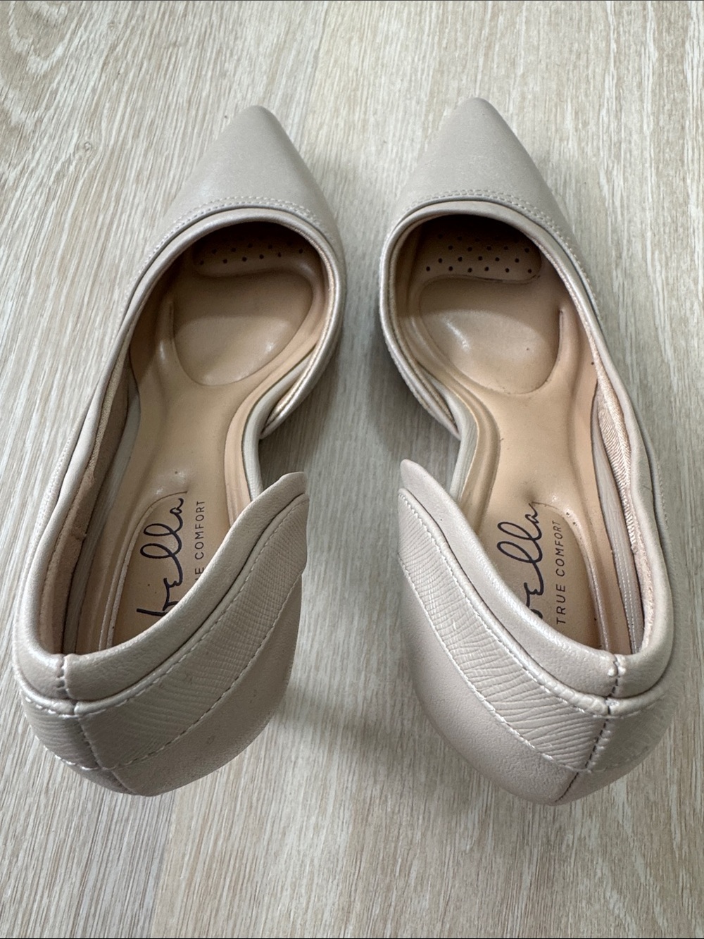Abella Pointed-Toe Pump in Light Beige - Picture 5 of 6
